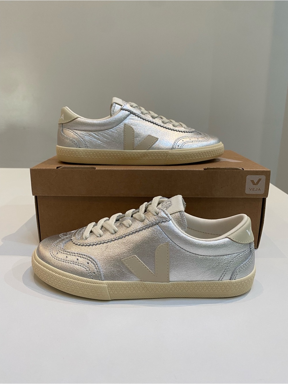 Veja Women’s Volley Leather Sneaker in Silver/Pierre sz 36EU/5US New in Box - Picture 3 of 7